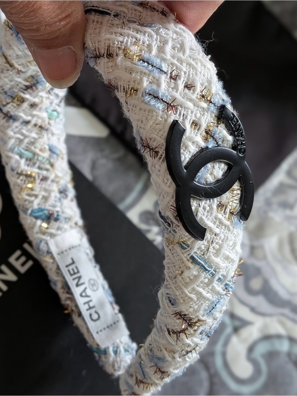 Chanel Beaute’ White Tweed Headband with Subtle Multicolor Threads VIP Only Gift - Picture 5 of 5